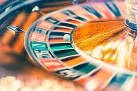Pengguna menikmati permainan slot online di lambe777